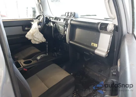 2013 Toyota Fj Cruiser z USA, uszkodzony, nr VIN JTEBU4BF7DK168956